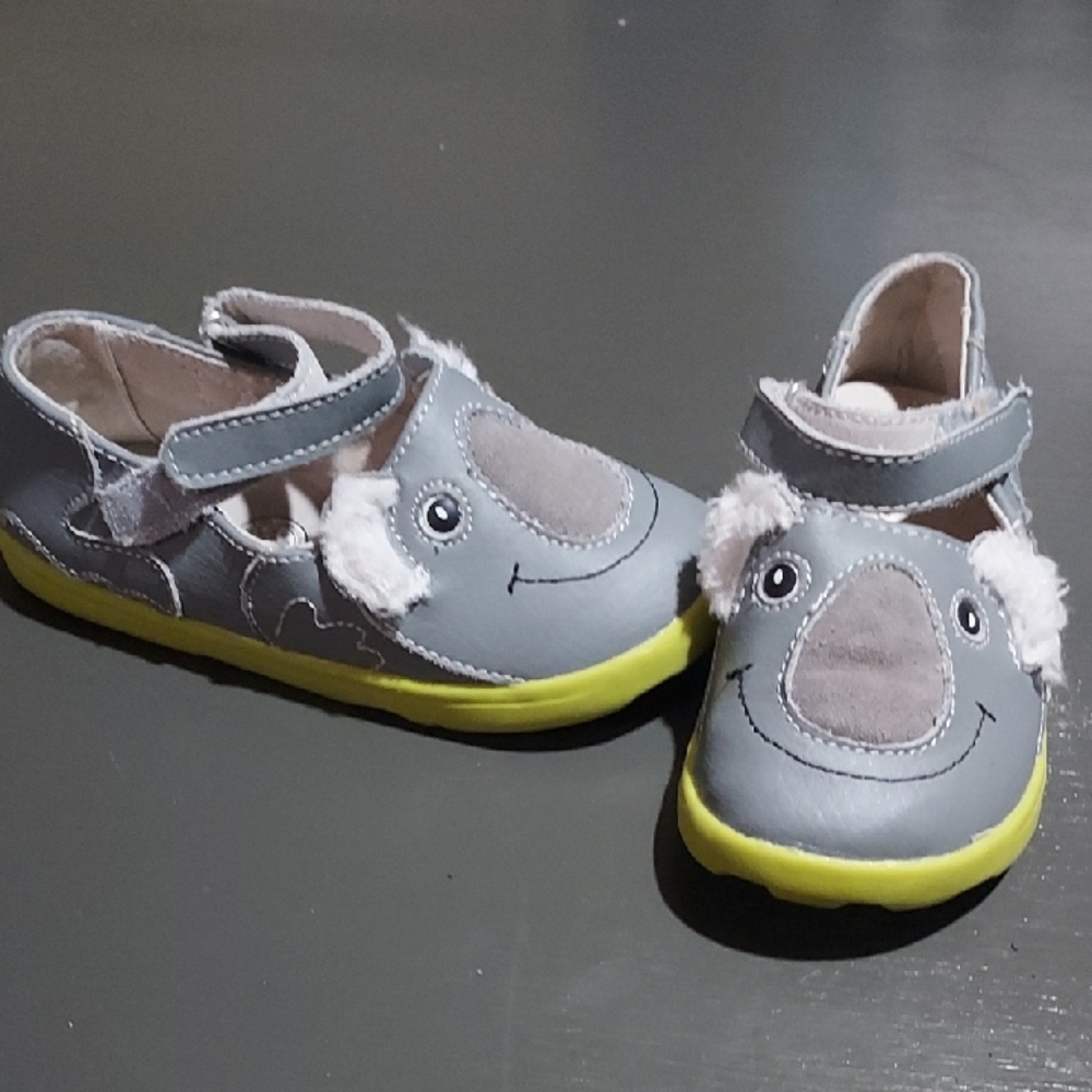 💚2/$20 Or 4/$30 Grey and green  Zooligans Size 10 koala baby shoes #babyshoes